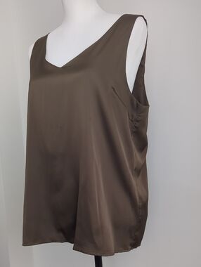 NWOT Ekouaer Brown Satin V-Neck Tank Top Blouse LARGE